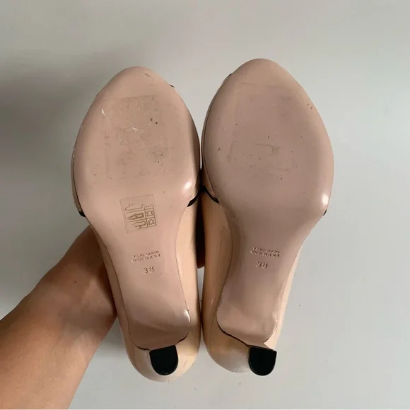 Red Valentino Scalloped Trim Patent leather peep toe pumps pale pink and black - Picture 13 of 14